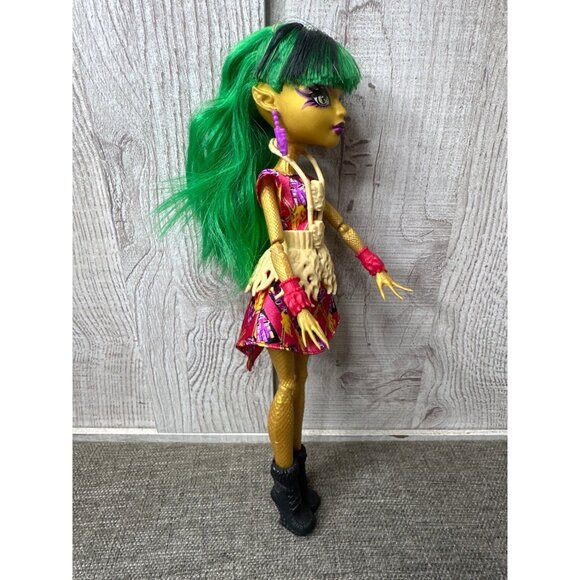 Monster High Doll Ghouls Get Away Jinafire Long Neon Green Hair - Picture 2 of 6